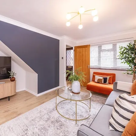Stunning 2 Bed House Near Solihull For Long - 10 Mins From Nec Hs2 Bhx Holiday home