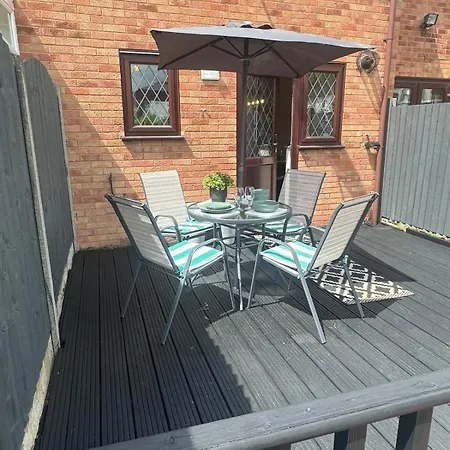 Stunning 2 Bed House Near Solihull For Long - 10 Mins From Nec Hs2 Bhx Holiday home *